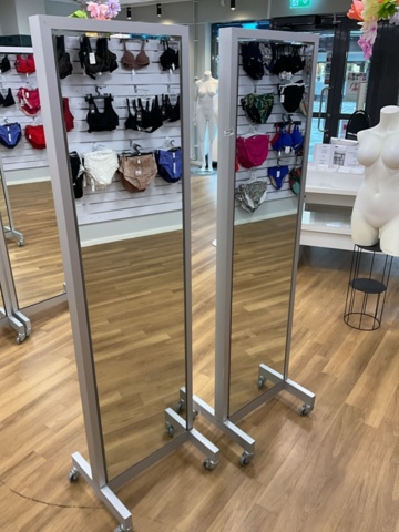 1473627-4 2 st. speglar på hjul