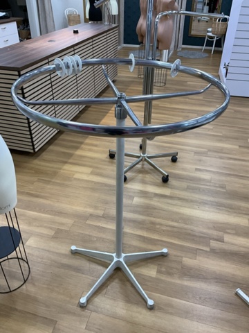 1473628-5 5 st. klädställningar