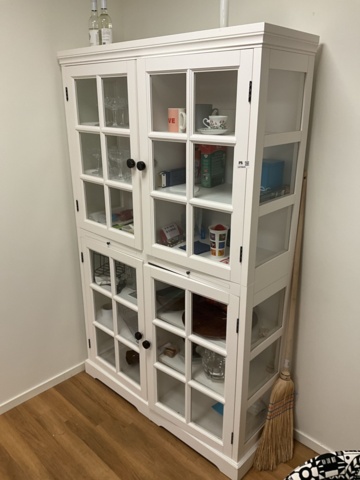1473635-2 Display cabinet
