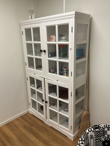 1473635-6 Display cabinet