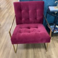 1473639-2 2 st. klädda loungefåtöljer och bord