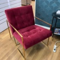 1473639-6 2 st. klädda loungefåtöljer och bord