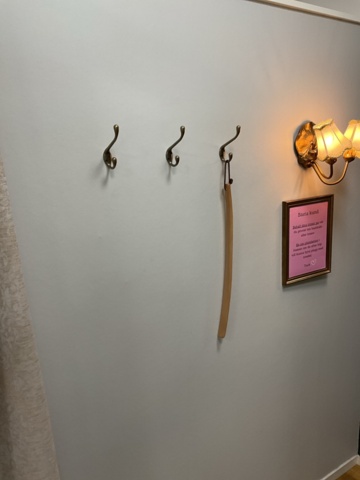 1473640-2 Everything in the fitting room