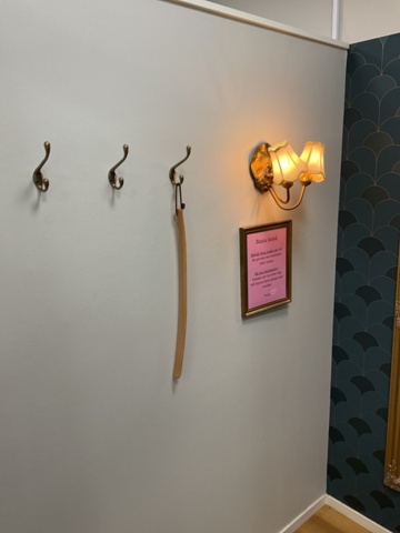 1473640-3 Everything in the fitting room