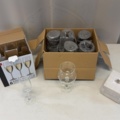 1506018-1 Samling med glas och ljushållare