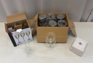 1506018 Samling med glas och ljushållare