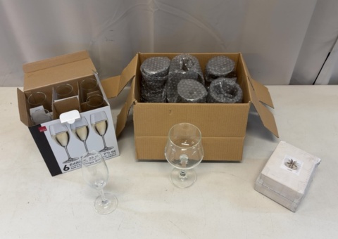 Collection with glass and candle holders