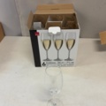 1506018-2 Samling med glas och ljushållare