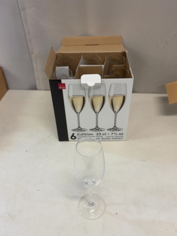 1506018-2 Samling med glas och ljushållare