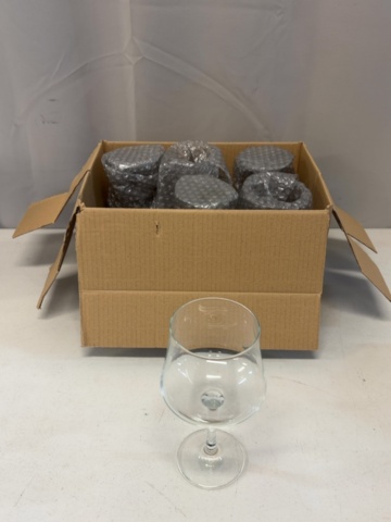 1506018-3 Samling med glas och ljushållare