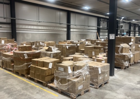 Produktlager från 3 Webshopar. 162 pall med varulager
