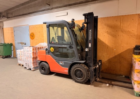 Forklift - Toyota - 8FDF30 Tonero - Only 2632 hrs