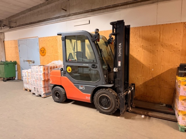 1422024-1 Gaffeltruck - Toyota - 8FDF30 Tonero - Endast 2632tim