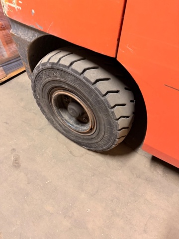 1422024-3 Gaffeltruck - Toyota - 8FDF30 Tonero - Endast 2632tim