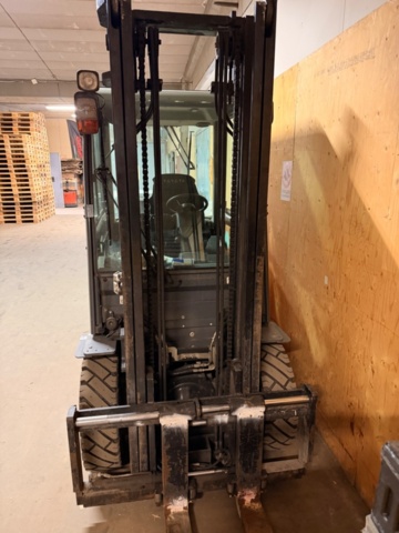 1422024-4 Gaffeltruck - Toyota - 8FDF30 Tonero - Endast 2632tim