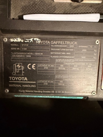 1422024-15 Gaffeltruck - Toyota - 8FDF30 Tonero - Endast 2632tim