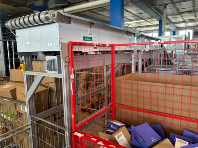 1573144-2 Packaging machine with sorting system and conveyor belts - Emotions PSF3500