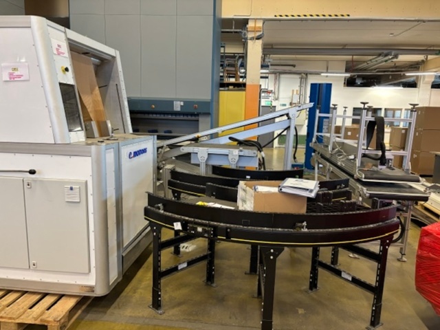 1573143-17 Packing machine with sorting system and roller conveyors - Emotions PSF3500