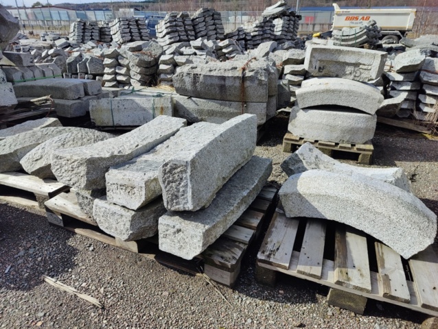 1576075-2 30 pcs Granite Kerbstone Radii
