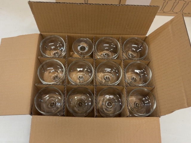 1506023-9 Collection of drinking glasses and champagne glasses