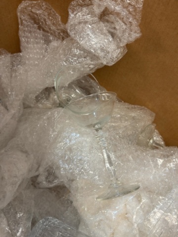 1506023-12 Collection of drinking glasses and champagne glasses