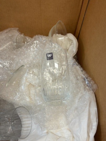 1506023-13 Collection of drinking glasses and champagne glasses