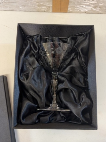 1506023-23 Collection of drinking glasses and champagne glasses