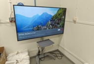 1564820 65" TV LG UH661V on stand