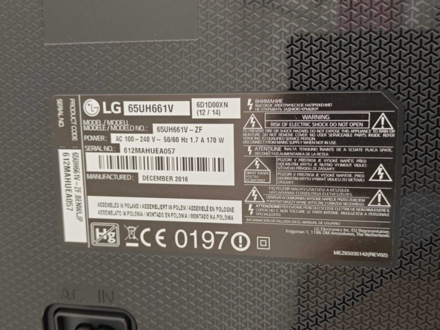 1564820-6 65" TV LG UH661V on stand