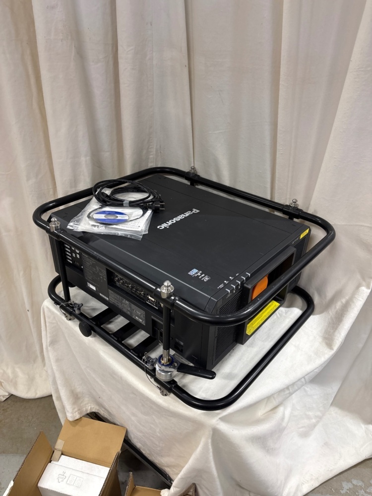 1535905-2 Panasonic PT-RZ21K Laser Projector WUXGA 21000 lm Kit
