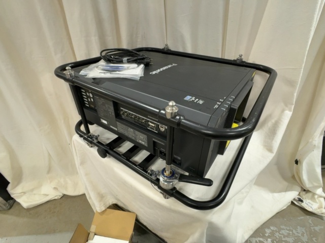 1535905-3 Panasonic PT-RZ21K Laser Projector WUXGA 21000 lm Kit