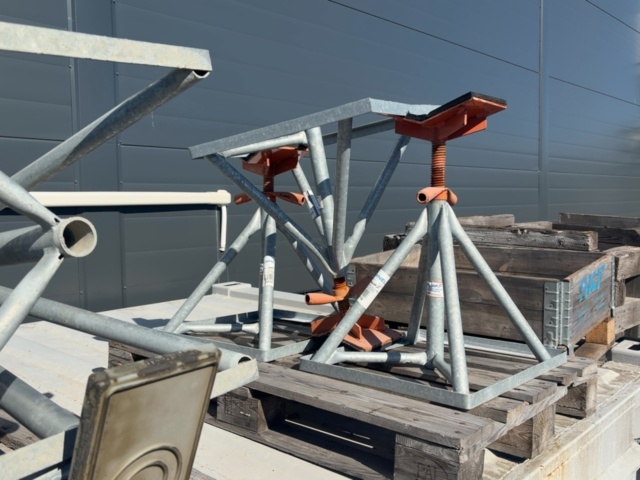 1530081-4 Collection of boat trestles in three different sizes