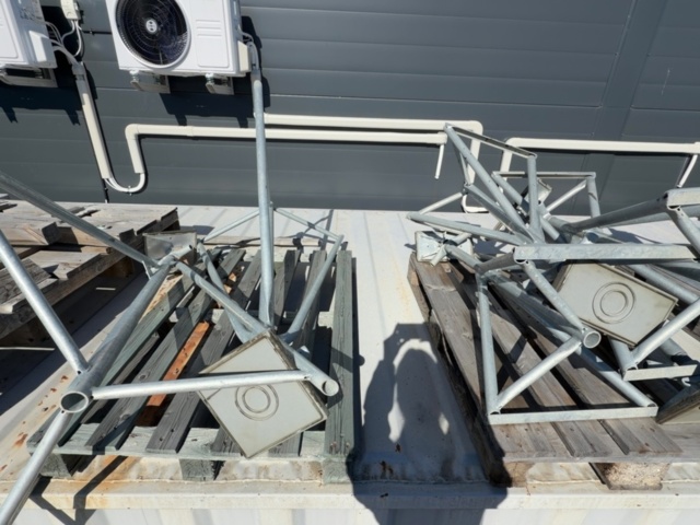 1530081-5 Collection of boat trestles in three different sizes