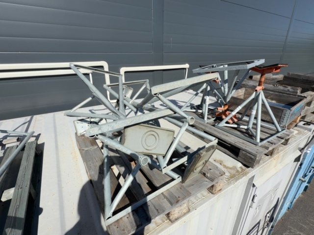 1530081-1 Collection of boat trestles in three different sizes