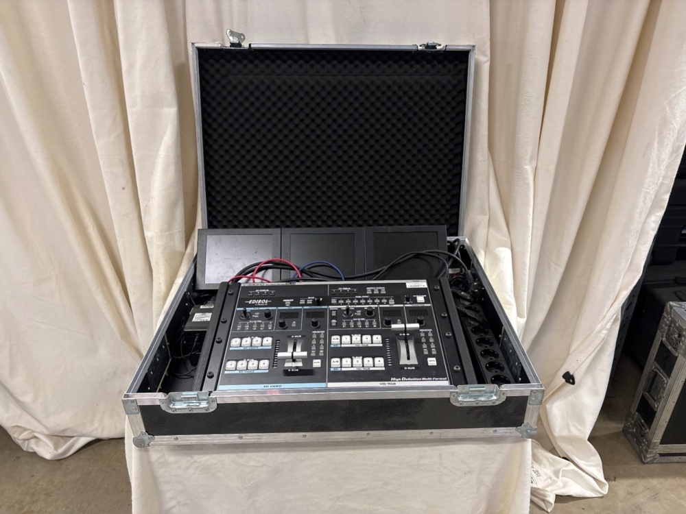 1536007-1 Roland V-440 HD video mixer