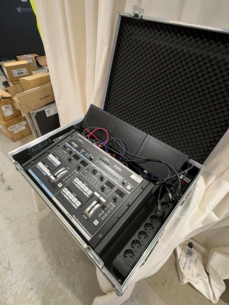 1536007-2 Roland V-440 HD video mixer