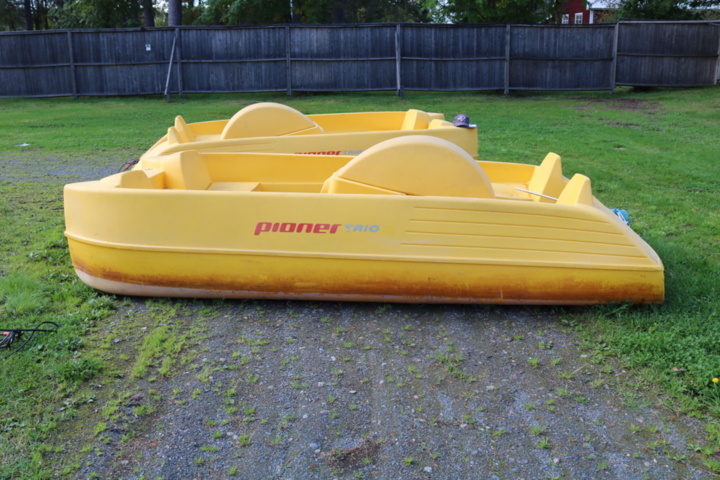 1515205-5 Pedal boat Pioneer Trio