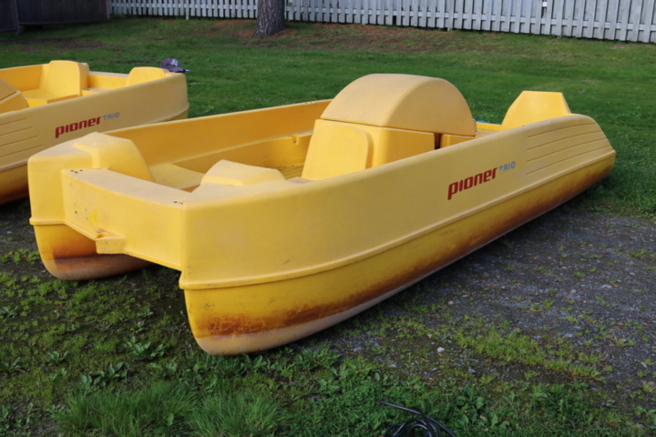 1515205-6 Pedal boat Pioneer Trio