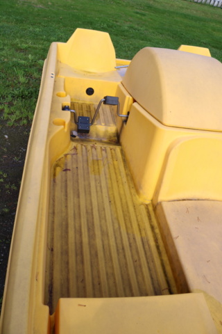 1515205-14 Pedal boat Pioneer Trio