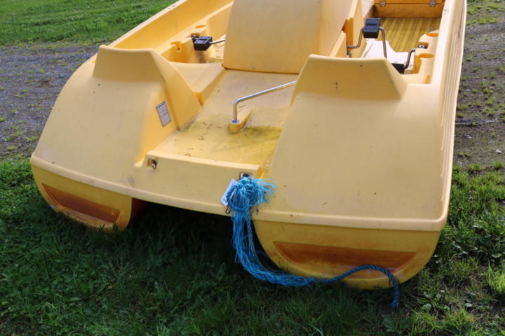 1515205-19 Pedal boat Pioneer Trio
