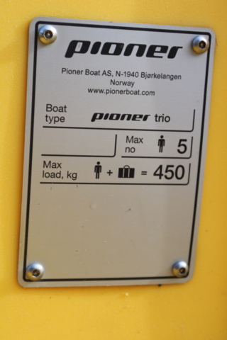1515205-20 Pedal boat Pioneer Trio