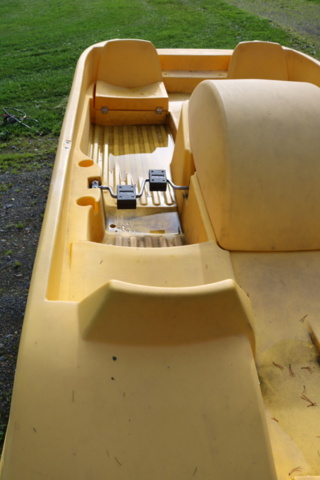 1515205-22 Pedal boat Pioneer Trio