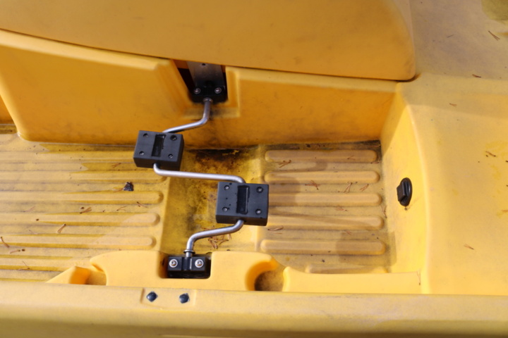 1515205-24 Pedal boat Pioneer Trio