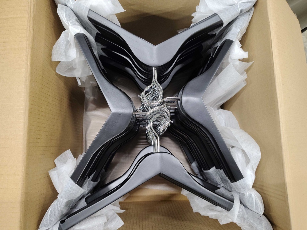 1576134-2 Coat hangers, 100 pcs - black, plastic, 402-406