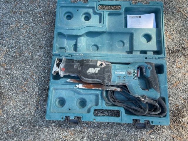 1422035-1 Tigersåg med tillbehör - Makita JB3070CT