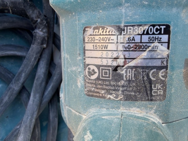 1422035-2 Tigersåg med tillbehör - Makita JB3070CT