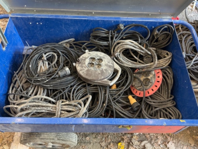 1422045-2 Collection of electrical cables and cable reels 220v and construction trolley