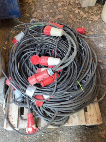 1422046-2 Collection of 3-phase electrical cables