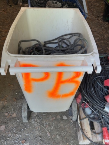 1422046-3 Collection of 3-phase electrical cables