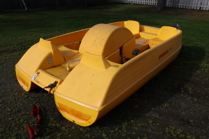 1515206-3 Pedal boat Pioneer Trio